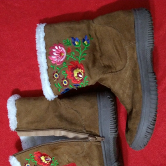 Roebuck and Co. Swede Embroidery Boot - Picture 5 of 8